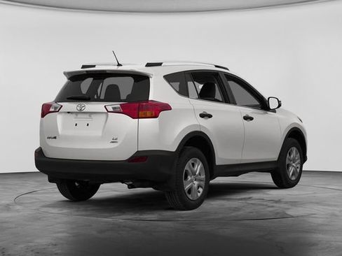 Used 2013 Toyota RAV4 LE AWD/4WD image 3