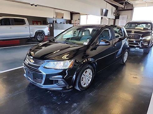 Used 2020 Chevrolet Sonic LT image 2