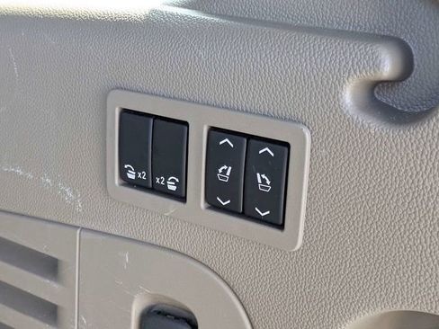 Used 2016 Chevrolet Suburban LTZ image 12