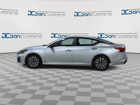 Used 2024 Nissan Altima 2.5 SV FWD image 5