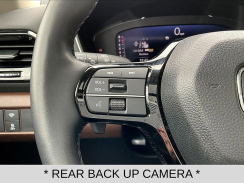 Used 2025 Honda Pilot Elite image 11