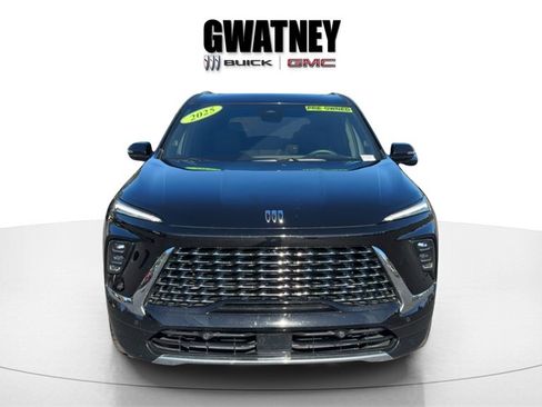 Used 2025 Buick Enclave Avenir w/ Super Cruise Package image 2