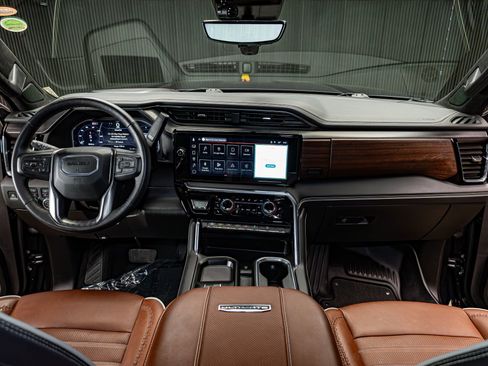 Used 2025 GMC Sierra 2500 Denali Ultimate image 17