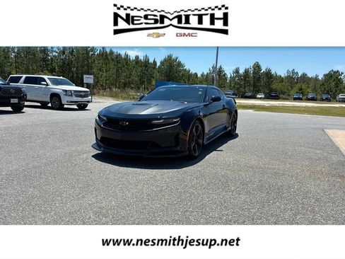 Used 2021 Chevrolet Camaro LT RWD image 1