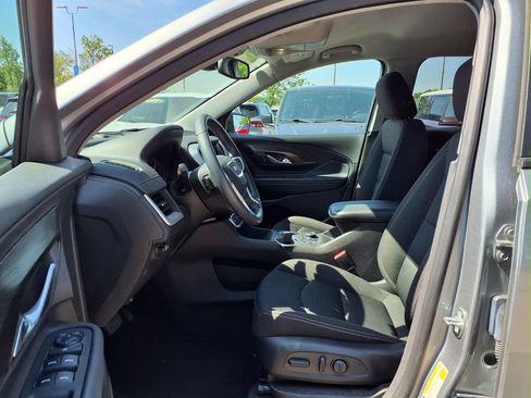 Used 2024 GMC Terrain SLE w/ Driver Convenience Package FWD image 19