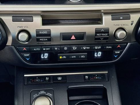 Used 2014 Lexus ES 350 w/ Luxury Package FWD image 16