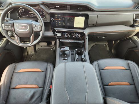 Used 2024 GMC Sierra 1500 AT4 w/ Technology Package image 9