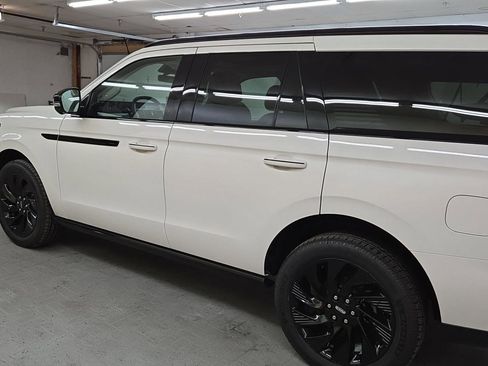 New 2026 Lincoln Navigator Reserve w/ Jet Appearance Package AWD/4WD image 10
