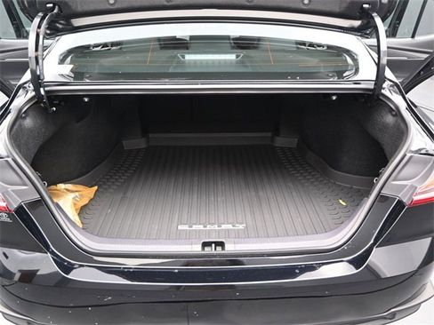 Used 2025 Toyota Camry SE w/ Convenience Package image 13