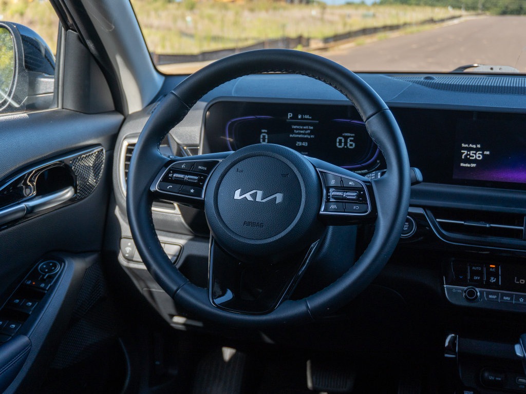 Used 2025 Kia Seltos S AWD/4WD image 21