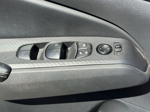 Used 2024 Nissan Altima 2.5 SV image 7