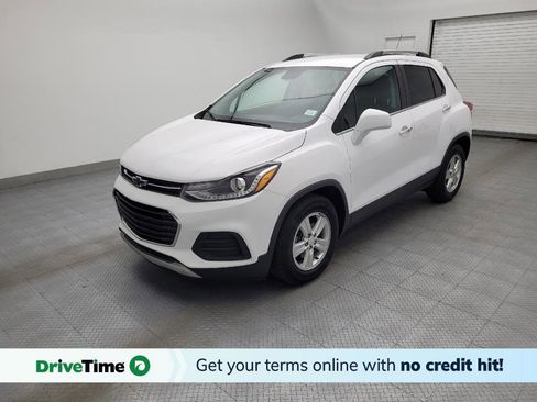 Used 2020 Chevrolet Trax LT w/ Driver Confidence Package FWD image 1