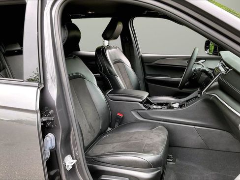 Certified 2023 Jeep Grand Cherokee Altitude AWD/4WD image 23