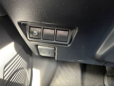 Used 2024 Toyota Prius LE AWD/4WD image 23