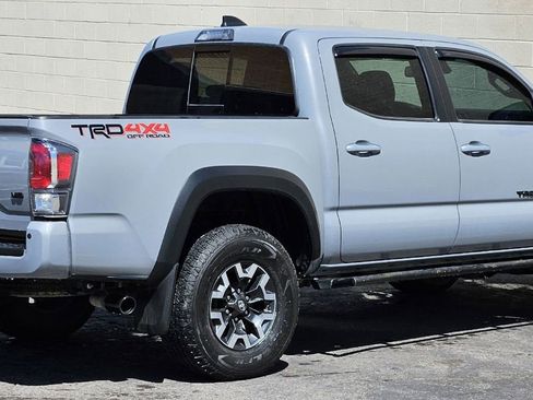 Used 2020 Toyota Tacoma TRD Off-Road w/ Technology Package AWD/4WD image 5