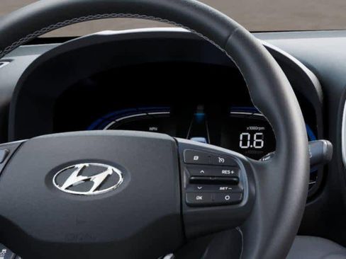 Used 2025 Hyundai Venue SEL FWD image 14