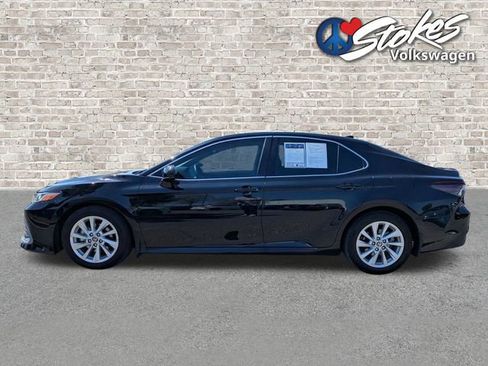 Used 2022 Toyota Camry LE image 7