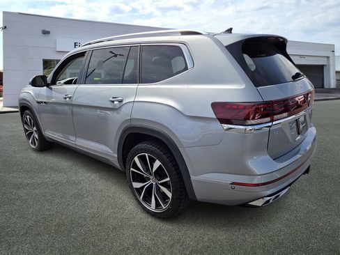 Used 2024 Volkswagen Atlas SEL Premium R-Line AWD/4WD image 4