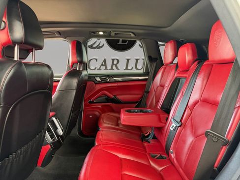 Used 2018 Porsche Cayenne Platinum Edition w/ Premium Package image 13