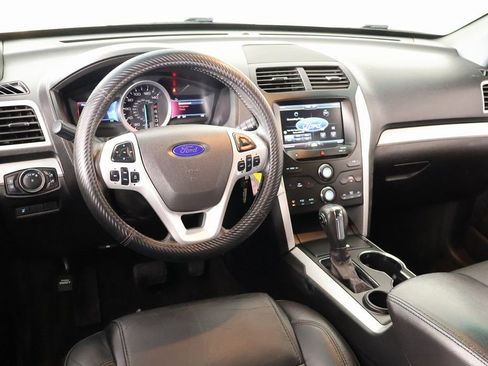 Used 2015 Ford Explorer XLT w/ Equipment Group 202B image 2