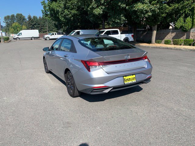 Used 2021 Hyundai Elantra SEL w/ Preferred Accessory Package FWD image 3