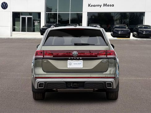 New 2025 Volkswagen Atlas Peak Edition SE image 5