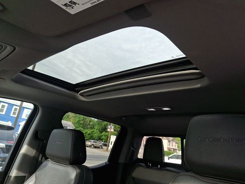 Used 2019 GMC Sierra 1500 Denali w/ Driver Alert Package II AWD/4WD image 14
