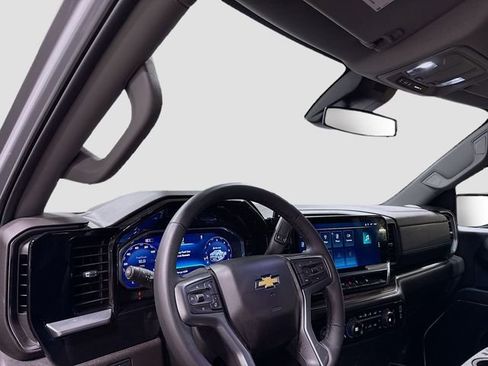 Used 2024 Chevrolet Silverado 1500 LT image 11