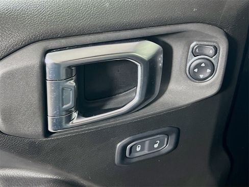 Used 2025 Jeep Gladiator Rubicon w/ Convenience Group image 17