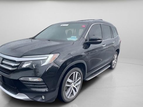 Used 2018 Honda Pilot Touring image 2