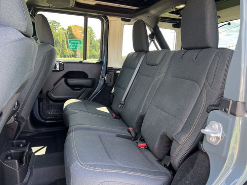 Used 2018 Jeep Wrangler Unlimited Sport S AWD/4WD image 24