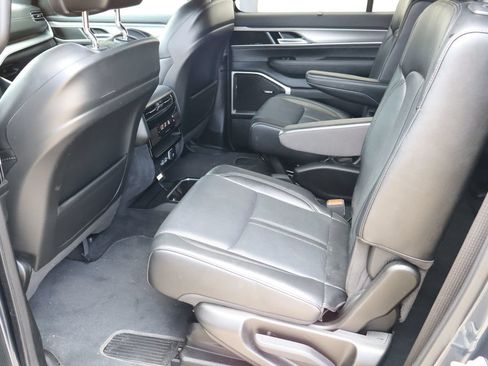 Used 2024 Jeep Wagoneer L Series II w/ Convenience Group I AWD/4WD image 6