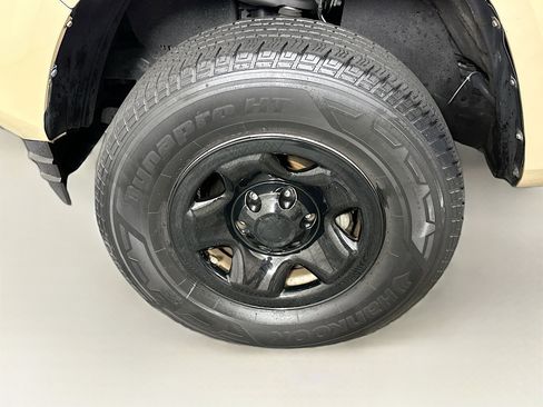 Used 2020 Toyota Tacoma SR5 image 11