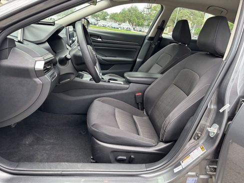 Used 2025 Nissan Altima 2.5 SV FWD image 22
