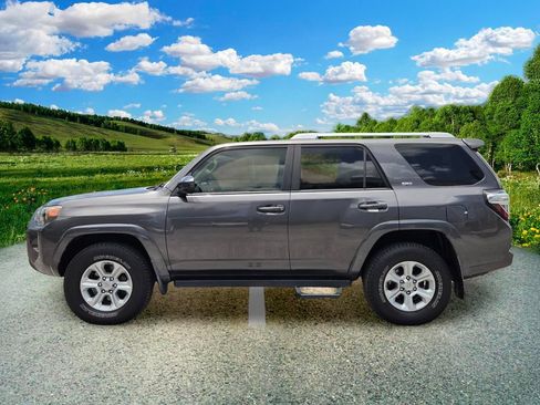 Used 2016 Toyota 4Runner SR5 AWD/4WD image 3