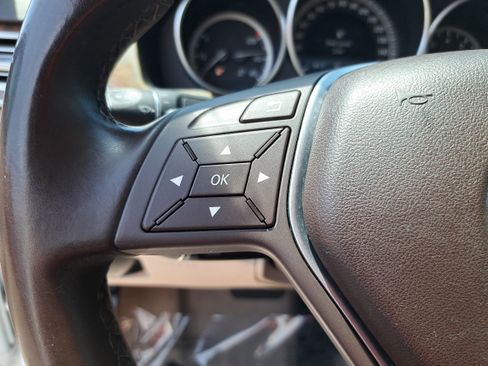 Used 2014 Mercedes-Benz E 350 4MATIC Sedan image 17
