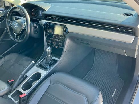 Used 2020 Volkswagen Passat 2.0T SE w/ Sunroof Package image 24
