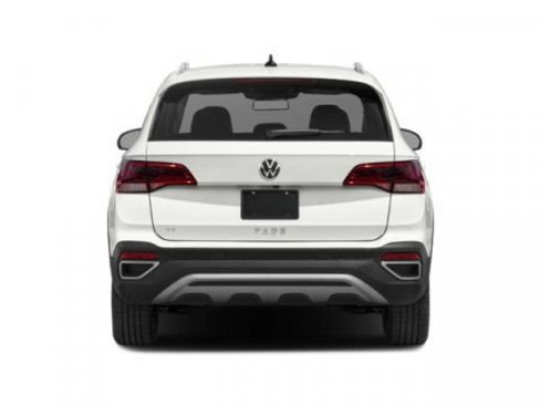 Used 2023 Volkswagen Taos SE w/ Panoramic Sunroof Package AWD/4WD image 5