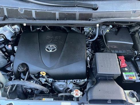 Used 2017 Toyota Sienna SE image 16