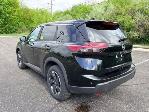 Used 2025 Nissan Rogue SV FWD image 3