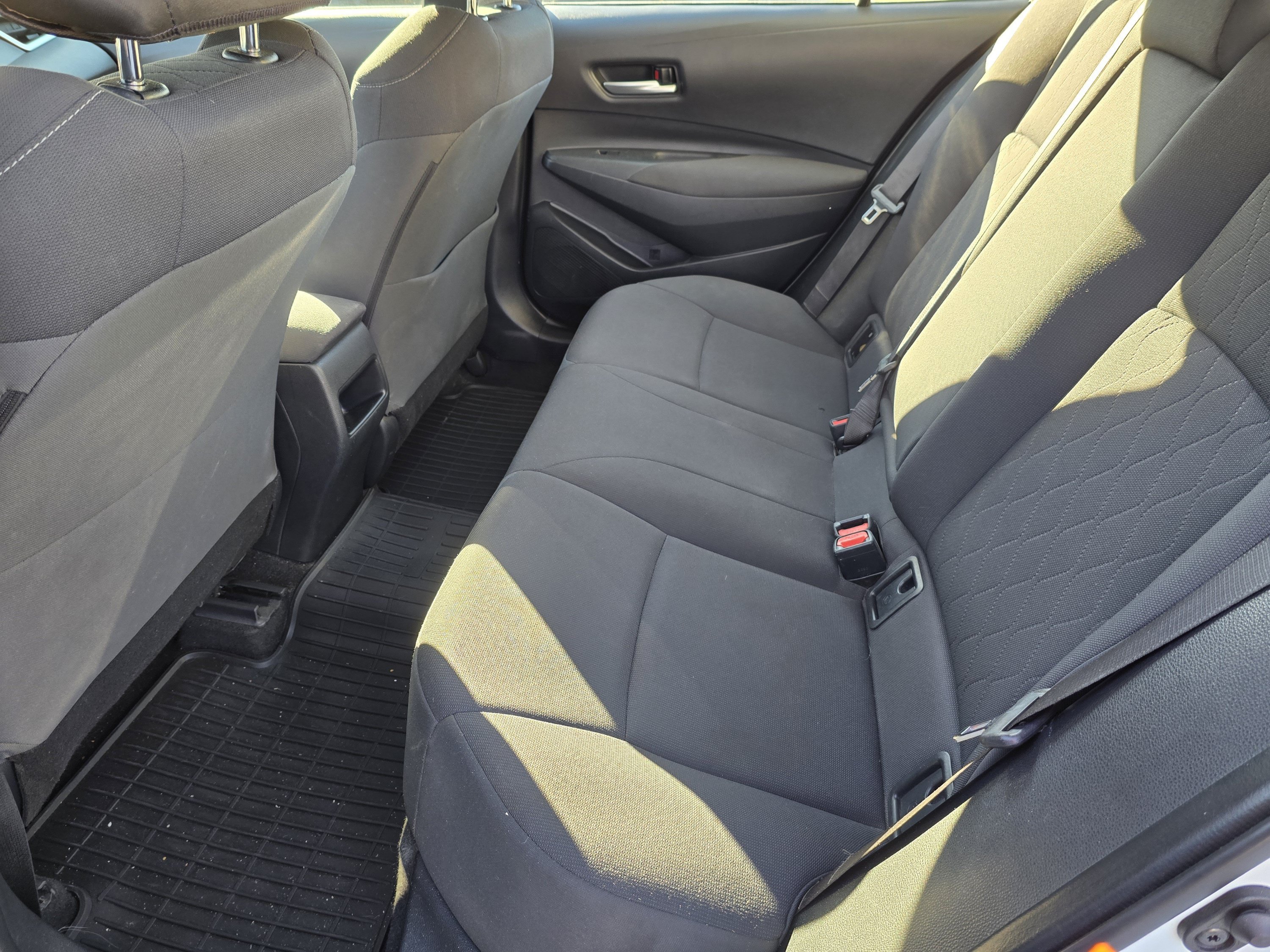 Used 2020 Toyota Corolla LE FWD image 6