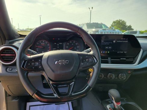 Certified 2025 Chevrolet Trax RS w/ Driver Confidence Package image 9