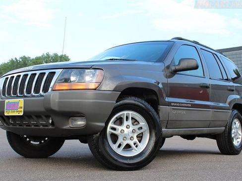 Used 2000 Jeep Grand Cherokee Laredo image 1
