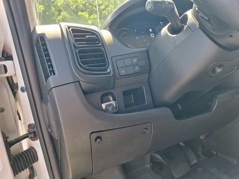 Used 2025 RAM ProMaster 2500 w/ U-Haul Equipment Group FWD image 17