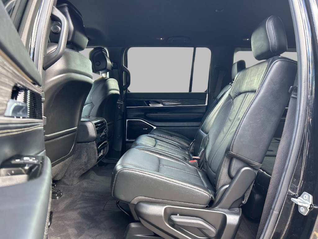 Used 2022 Jeep Wagoneer Series II AWD/4WD image 17