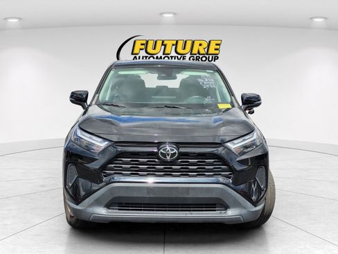 Used 2023 Toyota RAV4 LE AWD/4WD image 4