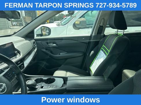 Used 2025 Nissan Rogue SV FWD image 9