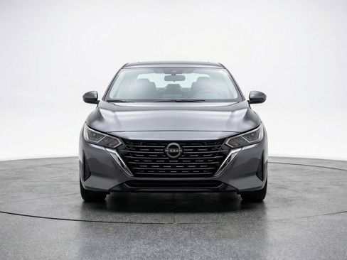 Used 2025 Nissan Sentra SV image 2