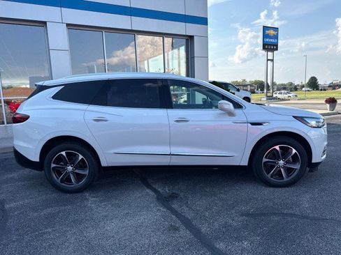 Used 2020 Buick Enclave Essence w/ Sport Touring Edition FWD image 2