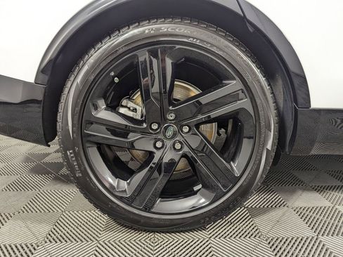 Used 2024 Land Rover Discovery Dynamic SE image 32